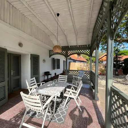 Veranda Porta Apartment Ordacsehi