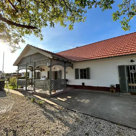 Veranda Porta Apartment Ordacsehi