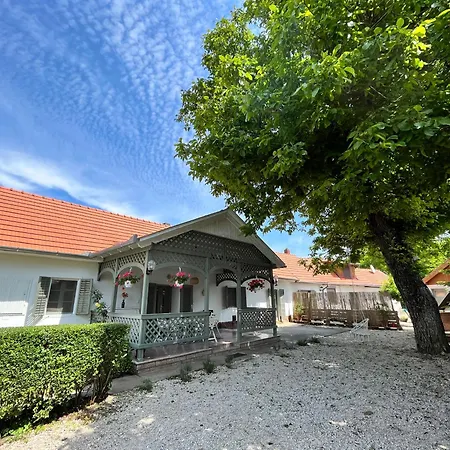 Veranda Porta Apartment Ordacsehi